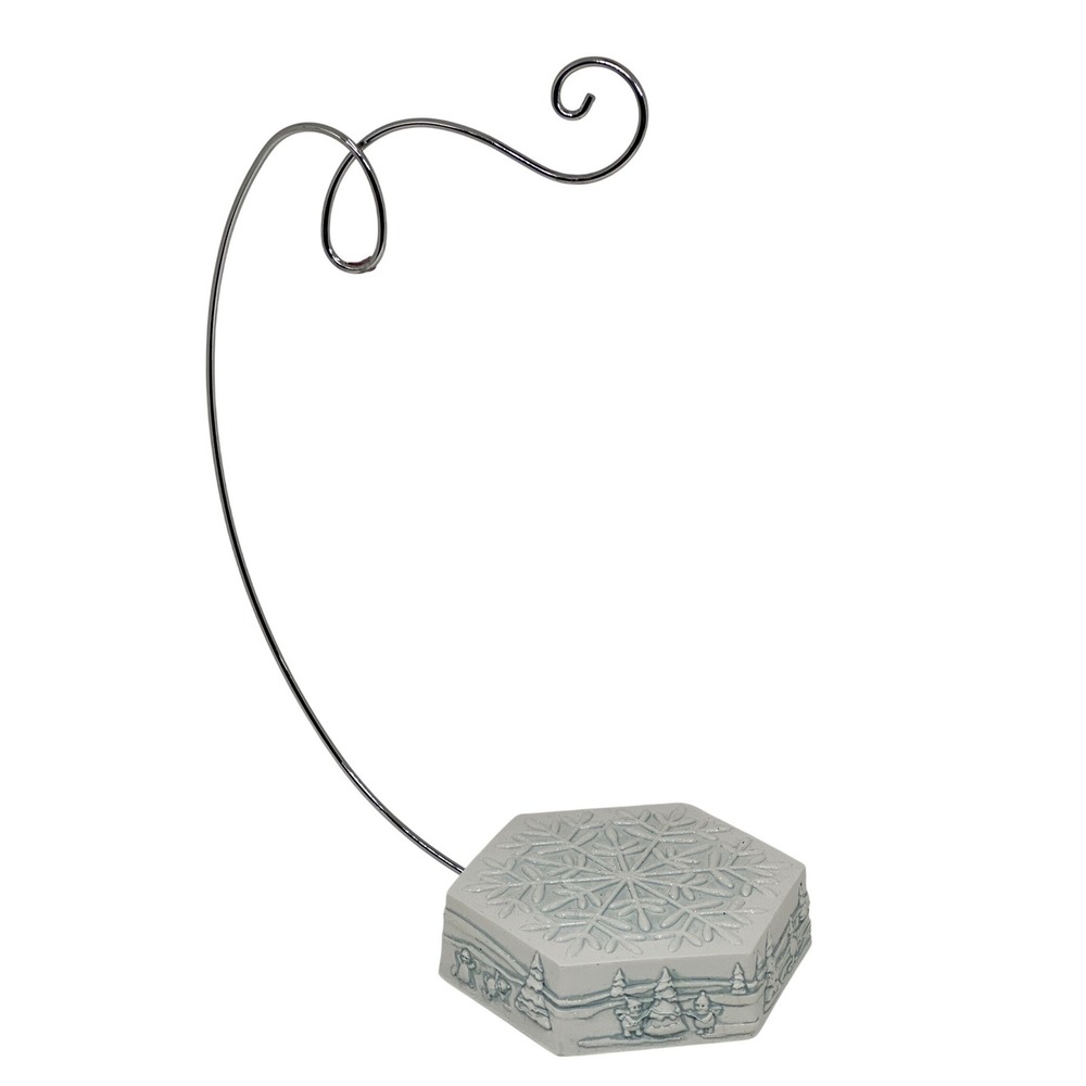 Hallmark Ornament Display Stand White Snowflake 2020 Club Exclusive Silver Hook
